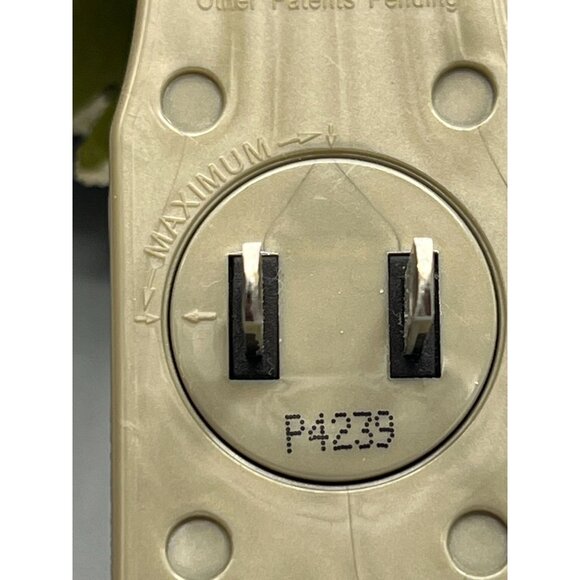 Bath & Body Works Wallflowers Pinecone & Snow Plug-In Fragrance Diffuser Retired - Picture 4 of 7